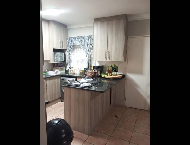 2 BEDROOM TOWNHOUSE FOR SALE IN PETERSFIELD